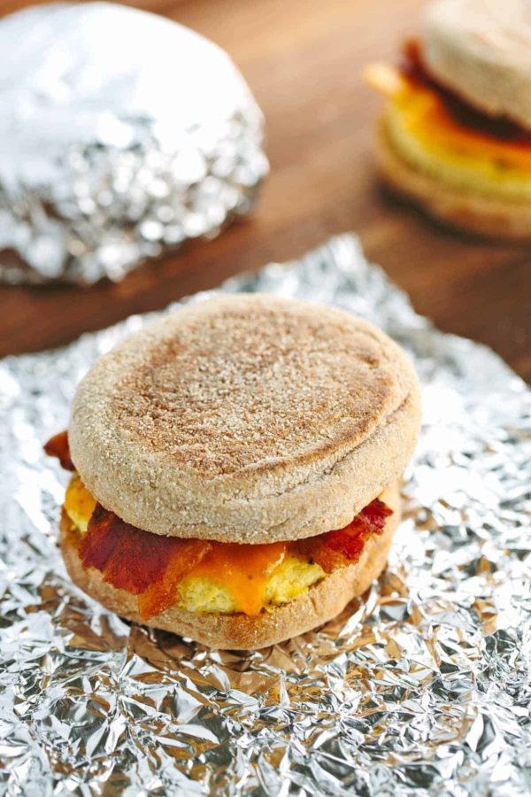 培根早餐三明治就要用铝箔纸包起来了