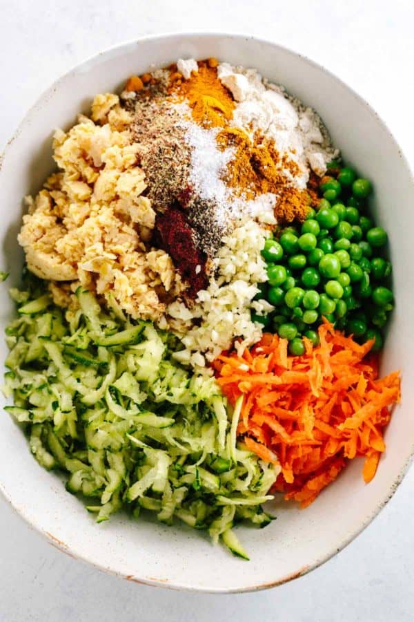 蔬菜蛋糕的成分在碗