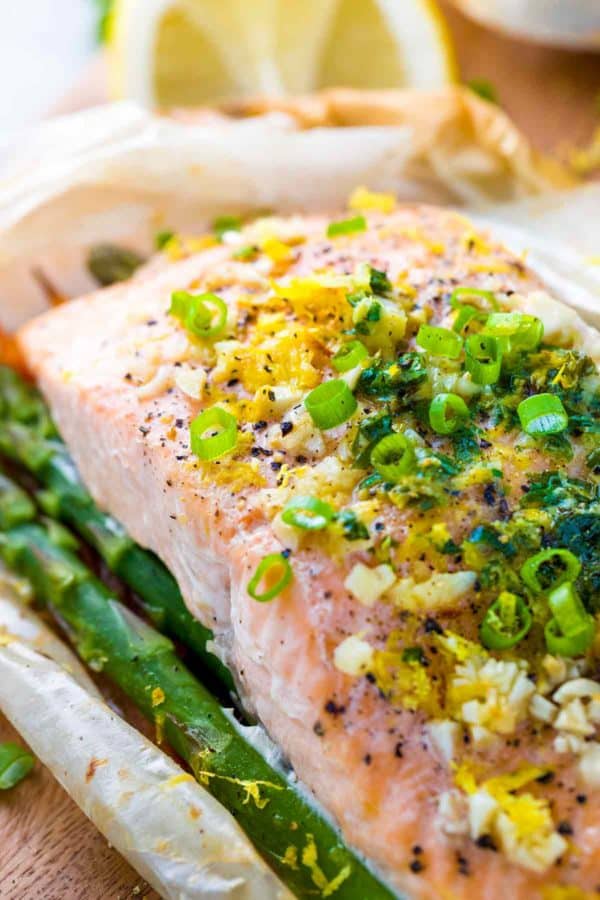 融化的复合黄油季节鱼和蔬菜