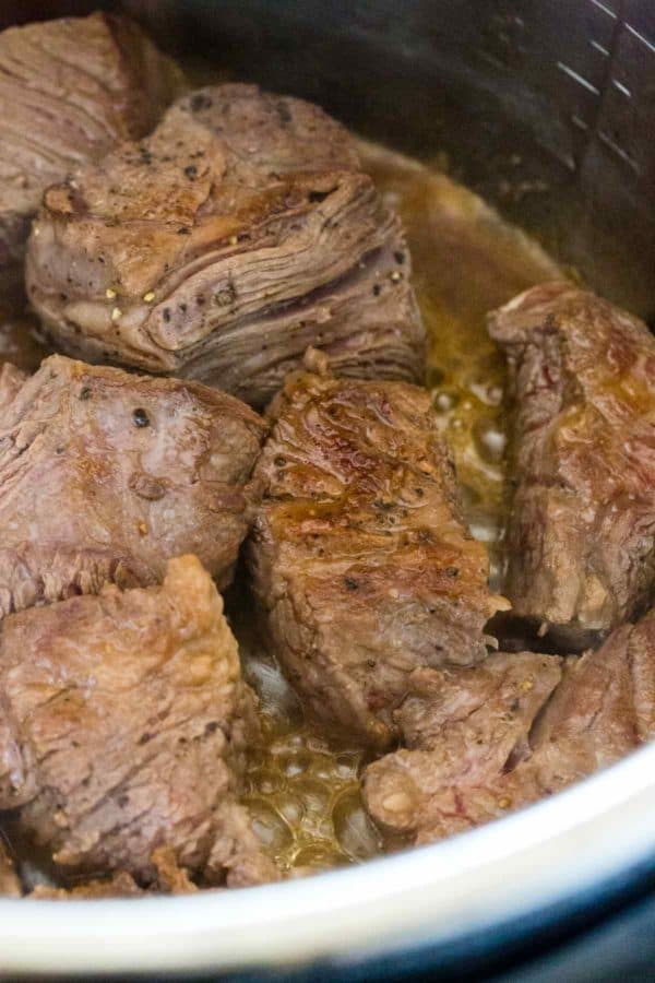 速溶锅里已经有sautéed的牛肉