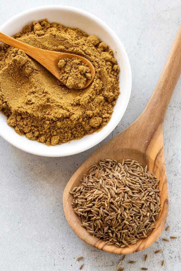 小茴香种子和孜然粉