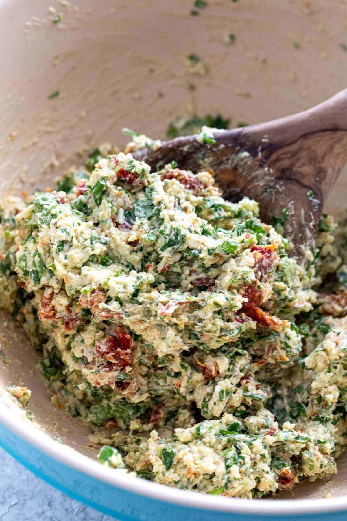 混合鸡肉填充碗